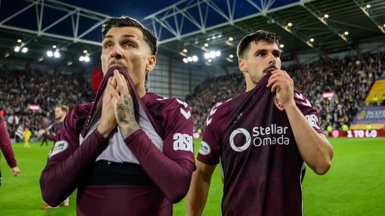 Fans spot Hearts stewards appearing to cover up title podium as Celtic force last-day showdown